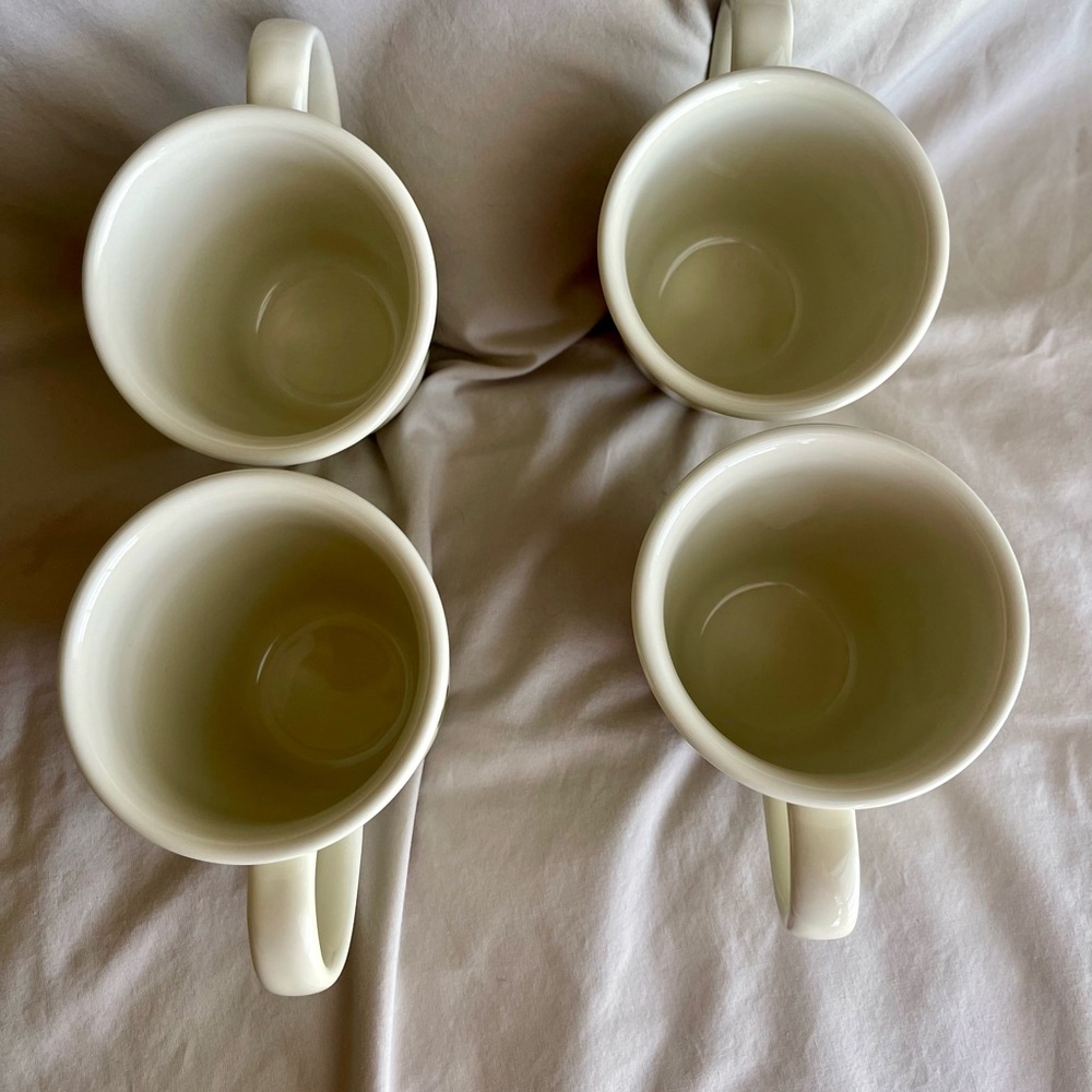 Longaberger Red and Green Holiday Snack Plates and Coffee Mugs Set - Picture 7 of 7